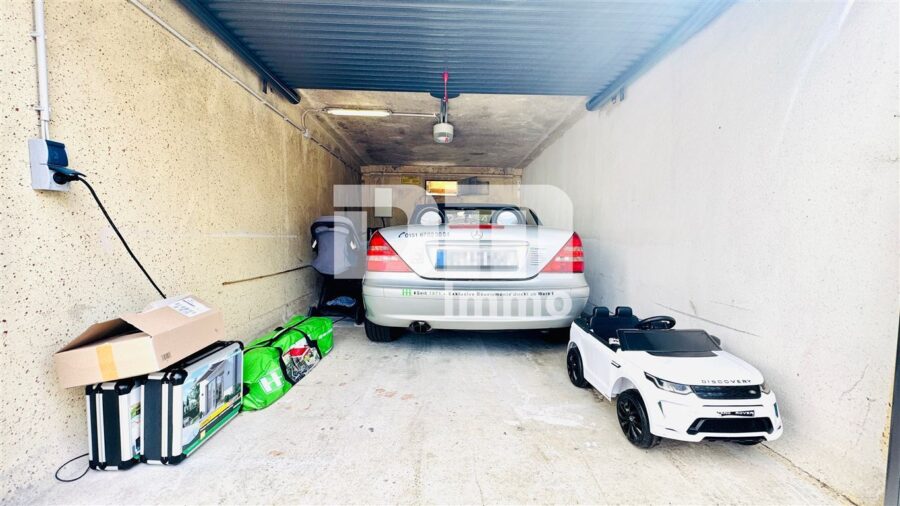 Kernsaniertes Einfamilienhaus mit Doppelgarage, großem Garten und Home-Office-Oase - Garage 1